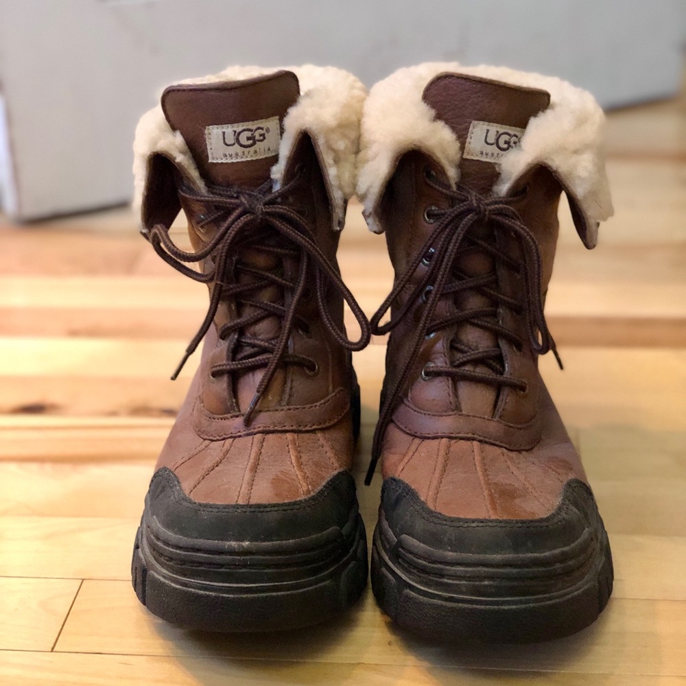 UGG Adirondack II sheepskin winter boots size 9